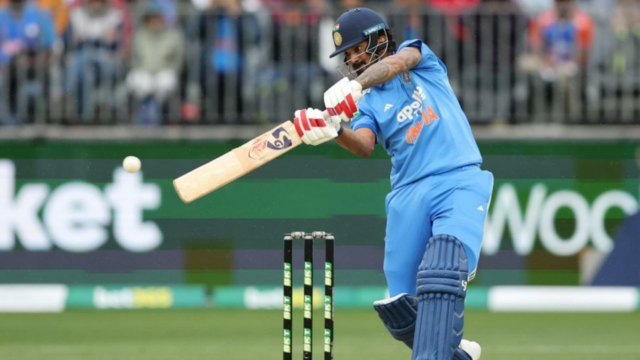 A batida de 38 corridas de KL Rahul ajuda o Grupo Índia a chegar a 136 corridas em traje com proteção contra chuva 

