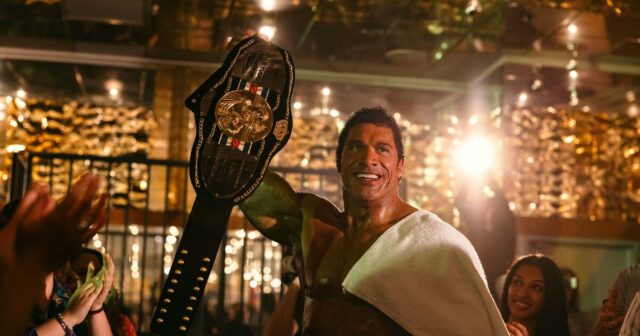 A biografia de artes marciais mistas de Dwayne Johnson 'The Smashing Equipment' é uma boa lembrança frustração 

