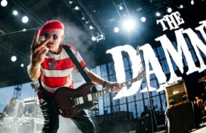 A celebração da CBGB permanece real em suas origens com uma noite do passado do Punk, existente e futuro A celebração da CBGB permanece real em suas origens com uma noite do passado do Punk, existente e futuro