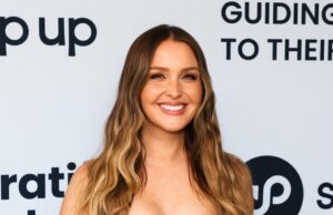 A celebridade de ‘Gray’s Composition’, Camilla Luddington, atualizou após o diagnóstico médico atual Simone-Griffith-Greys-Anatomy-temporada-22-Premiere-Feature-178594_0171