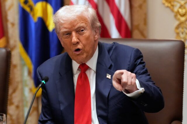 A classificação de autorização de Donald Trump aumenta com americanos mais velhos, mulheres 

