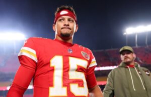 A correspondência de custos pode pressionar a mão dos chefes antes da data de vencimento da profissão da NFL Kansas City Chiefs quarterback Patrick Mahomes.