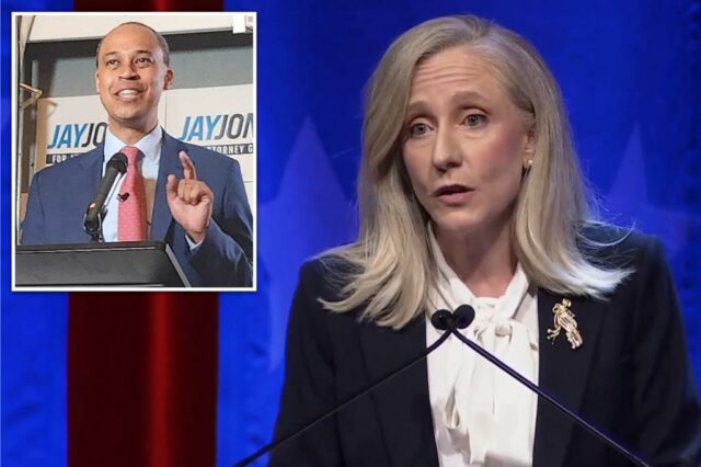 A democrata da Virgínia Abigail Spanberger se recusa repetidamente a responder a perguntas sobre o endosso de Jay Jones durante o debate para governador

