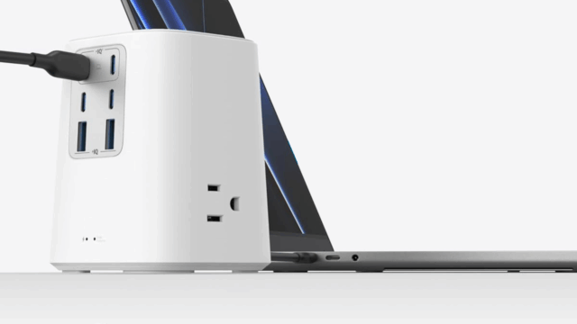 A estação de carregamento potente 9 em 1 da Anker 4