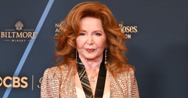 A estrela de 'Days of Our Lives', Suzanne Rogers, revela Suzanne Rogers no 51º Daytime Emmy Awards, realizado no The Westin Bonaventure Hotel em 7 de junho de 2024 em Los Angeles.