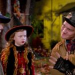A estrela de 'Hocus Pocus', Tobias Jelinek, afirma que um colega de elenco o deixou chapado antes da famosa cena de destruição de abóboras: 'I Was a Mess'
