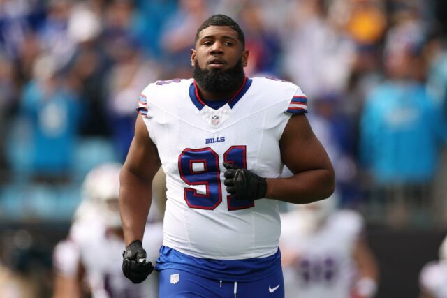 A estrela do Bills, Ed Oliver, passando por uma cirurgia O jogador do Buffalo Bills, Ed Oliver (91), em campo.Ed Oliver #91 do Buffalo Bills entra em campo antes do jogo contra o Carolina Panthers no Bank of America Stadium em 26 de outubro de 2025 em Charlotte, Carolina do Norte.