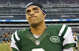 A ex-celebridade da NFL Mark Sanchez cobrada com bateria após ser esfaqueada, afirmam as autoridades de Indianapolis Download app from appStore