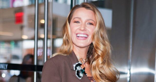 Blake Lively e Ryan Reynolds sorriem durante o passeio em meio a Justin Baldoni e Taylor Swift Drama