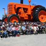 A gigante réplica do trator Chamberlain 40K pode receber uma adição impressionante