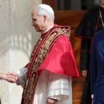 A histórica oração do Papa da realeza britânica é uma pausa bem-vinda no escândalo de Epstein