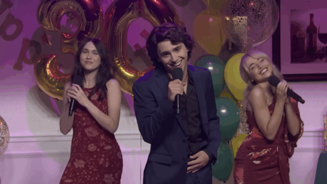 A ilustração de Domingo retorna mais uma vez para SNL Cold Open 

