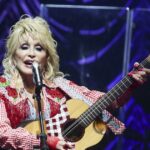A irmã de Dolly Parton, Freida, afirma que ficou “acordada a noite toda esperando” no meio dos obstáculos de bem-estar do símbolo