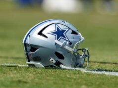 A linha ofensiva dos Cowboys causou um grande ataque à frente dos videogames do Jets Dallas Cowboys helmet