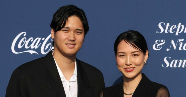 A melhor metade de Shohei Ohtani reage aos encantamentos 'Não A esposa de Shohei Ohtani responde aos cantos de “Não precisamos de você” dos fãs dos Blue Jays na World Series GettyImages 2224628427
