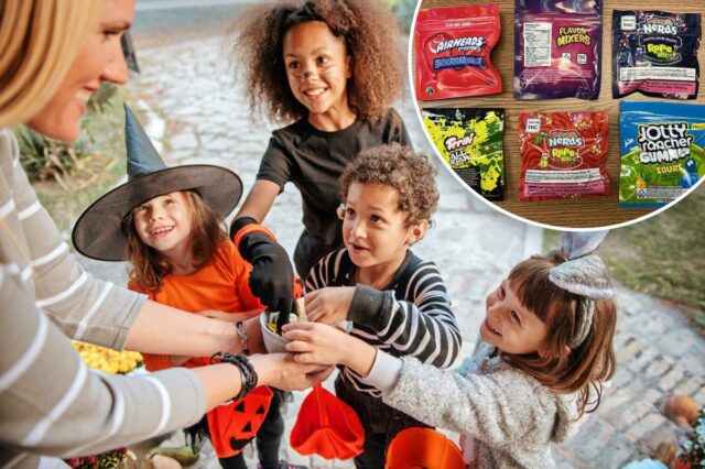 A polícia alerta sobre doces falsificados perigosos de Halloween que Crianças em fantasias de Halloween, doces ou travessuras.