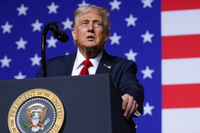 A pontuação de autorização de Donald Trump cai entre jovem 

