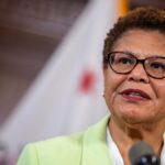 A prefeita de Los Angeles, Karen Bass Rips, competindo com Rick Caruso como 'deprimente e amargo' após objeção à reação ao fogo
