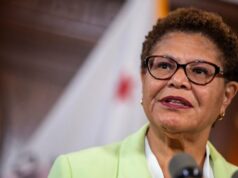 Karen Bass segue concorrentes para prefeito de Los Angeles na arrecadação de fundos para campanha de 2026 A prefeita de Los Angeles, Karen Bass Rips, competindo com Rick Caruso como 'deprimente e amargo' após objeção à reação ao fogo