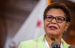 Karen Bass segue concorrentes para prefeito de Los Angeles na arrecadação de fundos para campanha de 2026 A prefeita de Los Angeles, Karen Bass Rips, competindo com Rick Caruso como 'deprimente e amargo' após objeção à reação ao fogo