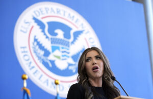 Kristi Noem é a pior chefe de todos os tempos Desenho animado de Jack Ohman