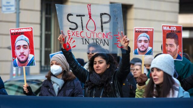 A taxa de execução no Irã chega a 1.000 este A taxa de execução no Irã chega a 1.000 este ano, enquanto presos no corredor da morte iniciam greve de fome