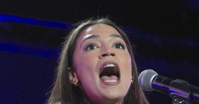 AOC comícios para Mamdani: 'Eles querem que pensemos que somos AOC comícios para Mamdani: 'Eles querem que pensemos que somos loucos - somos sãos'