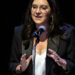 Abaixo vem Bari Weiss. O que isso implica nas informações da CBS?