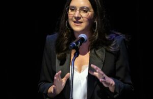 Abaixo vem Bari Weiss. O que isso implica nas informações da CBS? Abaixo vem Bari Weiss. O que isso implica nas informações da CBS?