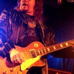 Ace Frehley, primeiro guitarrista da banda de rock Kiss, falece aos 74 anos