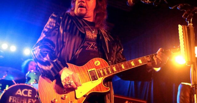 Ace Frehley, primeiro guitarrista da banda de rock Kiss, falece aos 74 anos 


