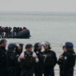Acordo de retorno de migrantes do Reino Unido com a França levará três séculos para ser recompensado, conclui Think Tank