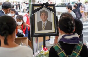 Acusado assassino de ex-primeiro-ministro japonês se declara culpado durante visita de Trump Acusado assassino de ex-primeiro-ministro japonês se declara culpado durante visita de Trump