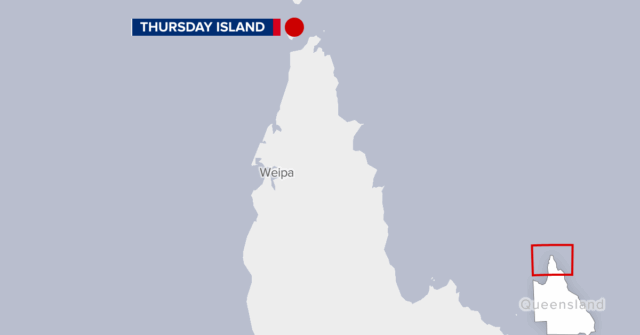Adolescente luta pela vida após ser mordido por tubarão na costa de Queensland

