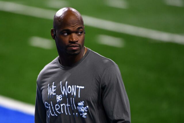 Adrian Peterson foi atingido pela segunda prisão por DWI este Adrian Peterson usando um