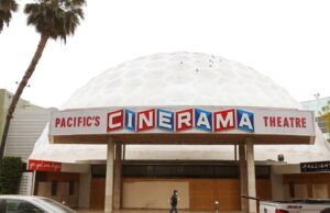 Ainda há esperança para o Cinerama Dome? Novo pedido de licença arquivado na cidade de LA Ainda há esperança para o Cinerama Dome? Novo pedido de licença arquivado na cidade de LA