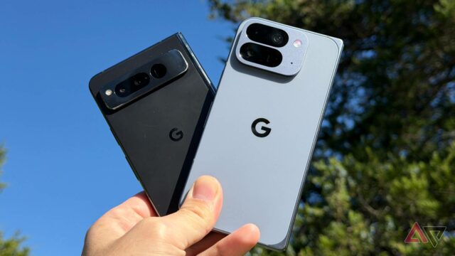 Google Pixel 10 Pro Fold resistiu a mães roxas e amarelas