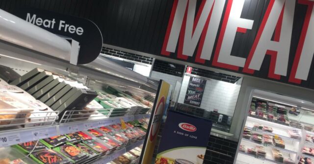 Albo gasta US$ 1,5 milhão falando de carne bovina em rótulos de carne falsa, enquanto a UE vota para proibi-la

