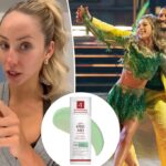 ELTAMD UV Skin Recovery SPF 50 Protetor solar vermelho de cor vermelho em uma garrafa de bomba branca com uma amostra verde atrás dela.