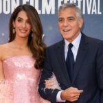 NOVA IORQUE, NOVA IORQUE - 29 DE SETEMBRO: Amal Clooney participa do Prêmio Albie Inaugural da Clooney Foundation For Justice na Biblioteca Pública de Nova York em 29 de setembro de 2022 na cidade de Nova York. (Foto de Dimitrios Kambouris/Getty Images for Albie Awards) LONDRES, INGLATERRA - 15 DE MAIO: Amal Clooney comparece ao