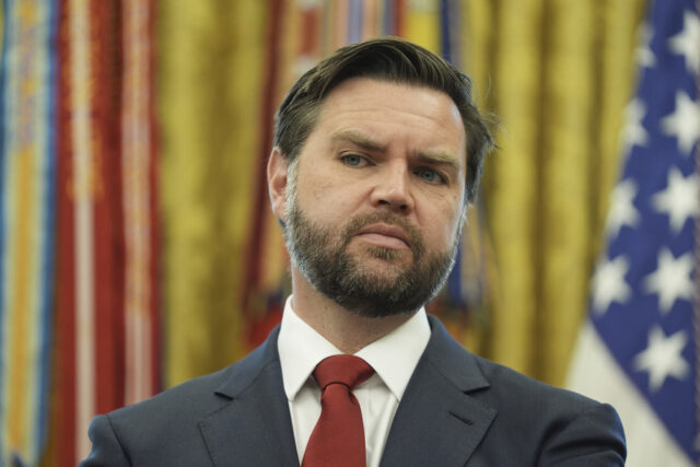 Amigo próximo de JD Vance evita canais normais para assumir ESTADOS UNIDOS - 10 DE NOVEMBRO: Dr. Jay Bhattacharya fala durante uma mesa redonda com membros do House Freedom Caucus sobre a pandemia de COVID-19 na The Heritage Foundation na quinta-feira, 10 de novembro de 2022. (Tom Williams/CQ Roll Call via AP Images)