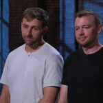 Dois amigos de escola provaram que seus pais estavam errados depois de conseguirem £ 165.000 em investimentos no Dragons 'Den, após serem avisados ​​​​de que estariam 'falidos aos 30'