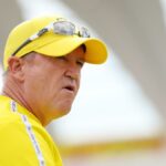Andy Blossom muda Justin Langer como LONDRES Spirit Train