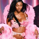 Angel Reese e Suni Lee aparecem passeando no Victoria's Secret Style Program
