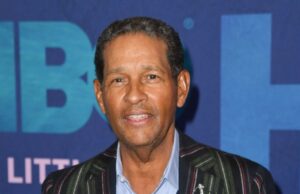 Anterior ‘Hoje’ Cohost Bryant Gumbel identificado em conformidade com uma internação hospitalar GettyImages-455506078 Greg Gumbel Bryant Gumbel descoberto após hospitalização