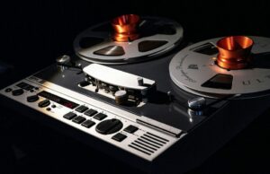 Aplicativo de neon para oferecer suas chamadas de som reivindicações de que certamente retornará após enorme violação de segurança e segurança O aplicativo neon para vender suas chamadas de áudio diz que retornará após uma enorme violação de segurança | Recorder de fita de bobina a bobina mostrada