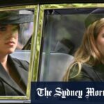 O príncipe Andrew chega com a princesa Eugenie para seu casamento com Jack Brooksbank em Windsor em 2018.