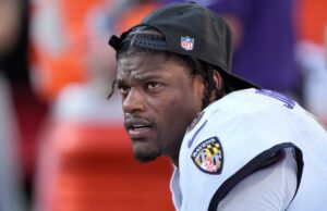 Apostadores dos Ravens queimados pela confusão de lesão de Lamar Jackson antes do confronto importante dos Bears Lamar Jackson pretende passar antes de um jogo de futebol americano da NFL contra o Kansas City Chiefs no Arrowhead Stadium em 28 de setembro de 2025.