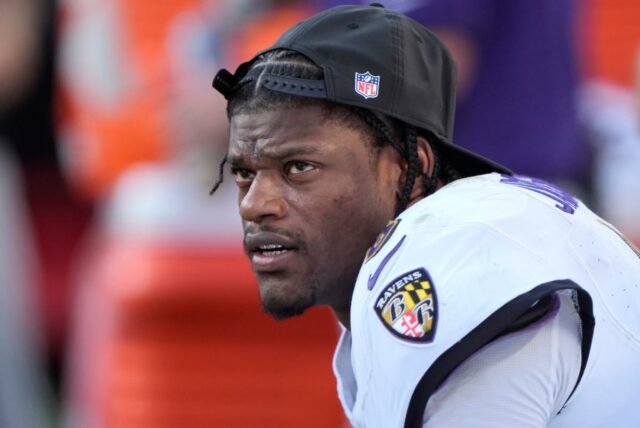 Apostadores dos Ravens queimados pela confusão de lesão de Lamar Lamar Jackson pretende passar antes de um jogo de futebol americano da NFL contra o Kansas City Chiefs no Arrowhead Stadium em 28 de setembro de 2025.