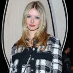 Apple Martin, 21, garante o primeiro grande acordo de moda como a nova face do autorretrato: veja suas selfies ferozes